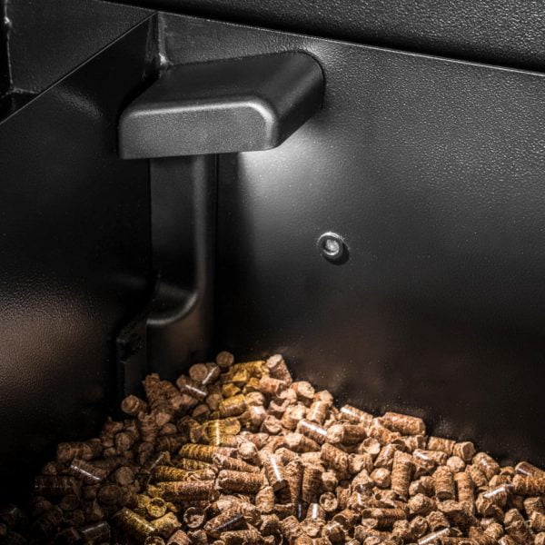 Traeger Ironwood 650 Wood Pellet Grill W/ Wi-Fi Controlled, WiFIRE & Pellet Sensor - Image 4